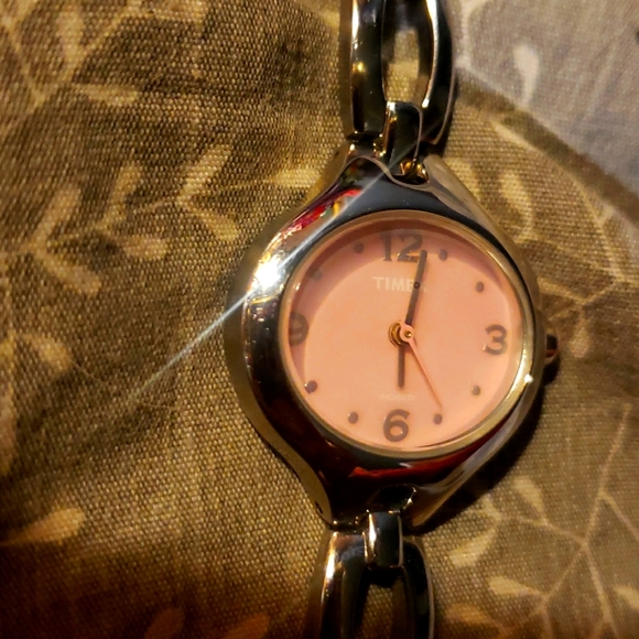 Womans timex watch - Picture 3 of 5